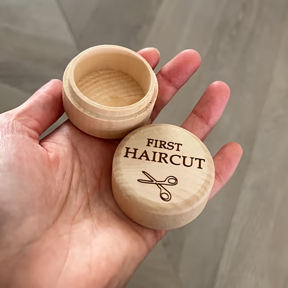 Baby Keepsake Box - ブナ材製ベビー胎毛保管ボックス 携帯用メモリーストレージ 新生児記念品ギフト ミニマリスト軽量ボックス 新米パパママ向け