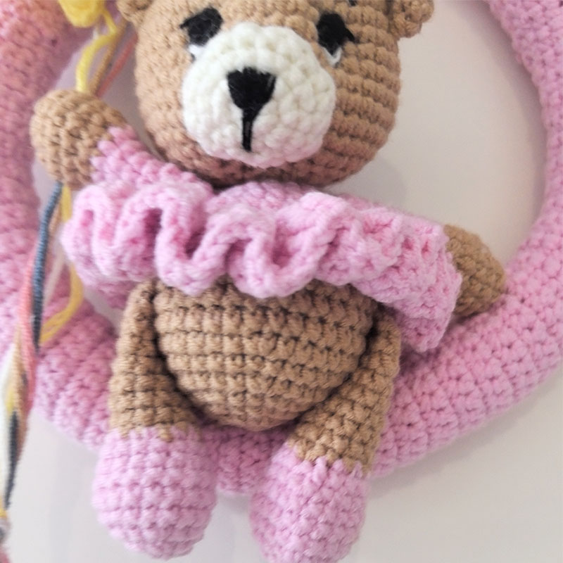 クマと風船付きのパーソナライズされたかぎ針編みのネームリース - Baby Nursery Things のレビューと価格